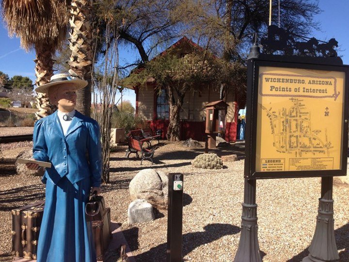 Sculptures near the Wickenburg AZ Chamber of Commerce, which is hosed in the old train station - Photo by Mike Shubic of MikesRoadTrip.com