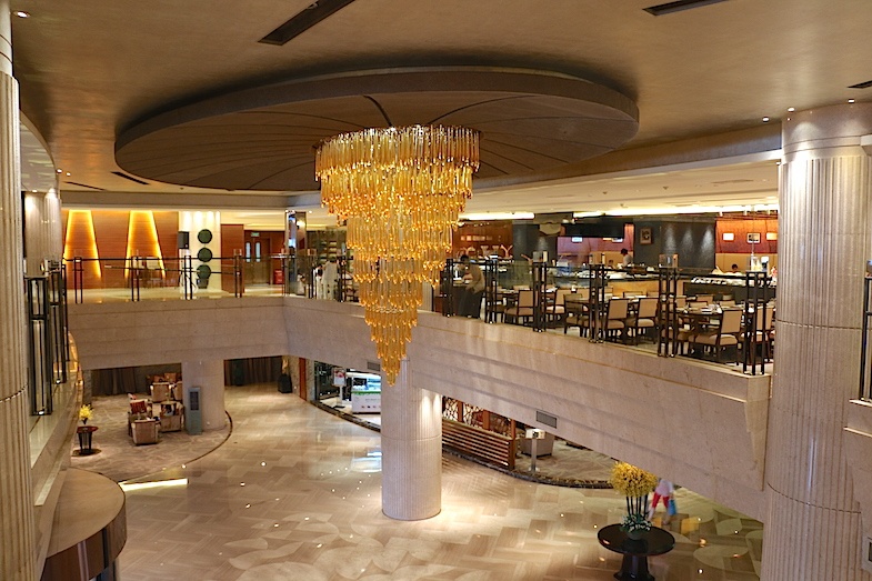 lobby/restaurant area of Wyndham Grand in Hangzhou