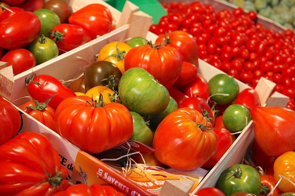 Tomatoes at French farmers market by MikesRoadTrip.com