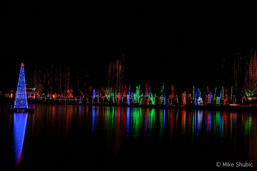 Christmas Light display in Janesville by MikesRoadTrip.com