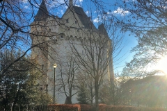 Halle-Gate-vertical