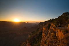 Watching-the-sunrise-at-the-Grand-Canyon
