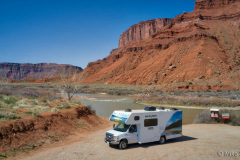 Cruise-America-RV-along-th-copyright