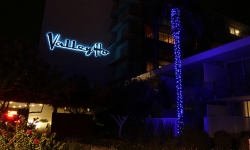 Hotel Valley Ho at night