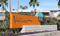 Hotel Valley Ho sign