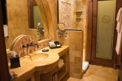 Bathroom-at-Gervasi-Vineyard