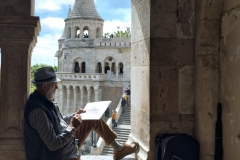 Budapest-man-sketching