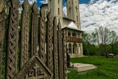 Wooden-gates-at-church-in-Breb