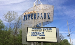 Tunica Riverpark & Museum Sign