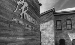 BB-King-sign-enterance-B&W