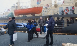 Passangers disembarking Sampo Icebreaker