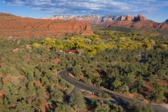 Sedona-in-fall-with-red-rocks-in-background