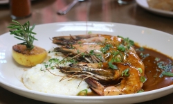 Shrimp and Grits Tableau in New Orleans (heads attached)