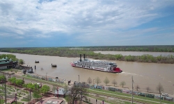 Mississippi River Boat in Vicksburg Mississippi River Boat in Vicksburg