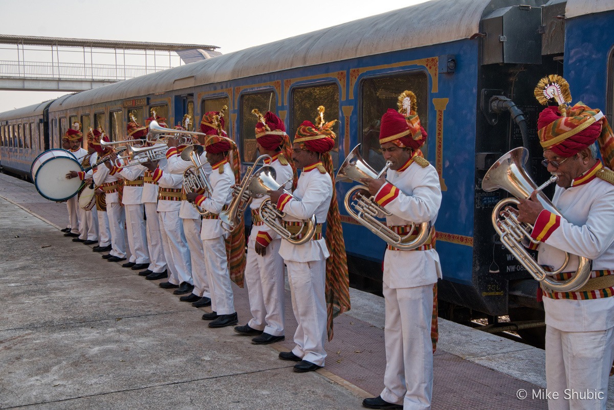 Marching band meeting Palace on Wheels by MikesRoadTrip.com