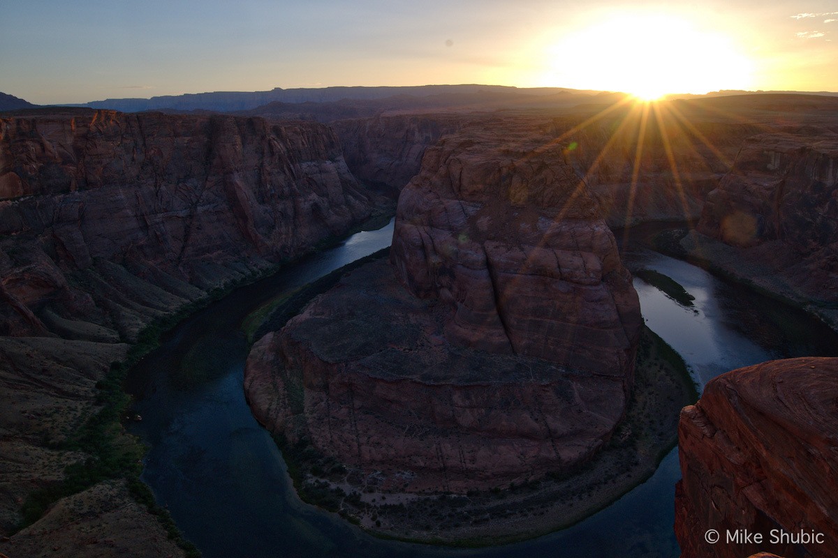 A Southwest Road Trip stop to Horseshoe bend sunset by MikesRoadTrip.com