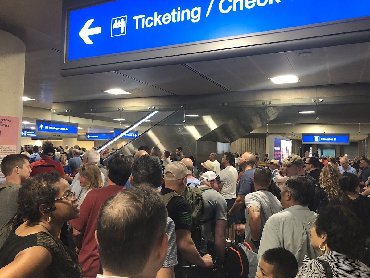 Crowd at Sky Harbor due to terminal 4 closure 