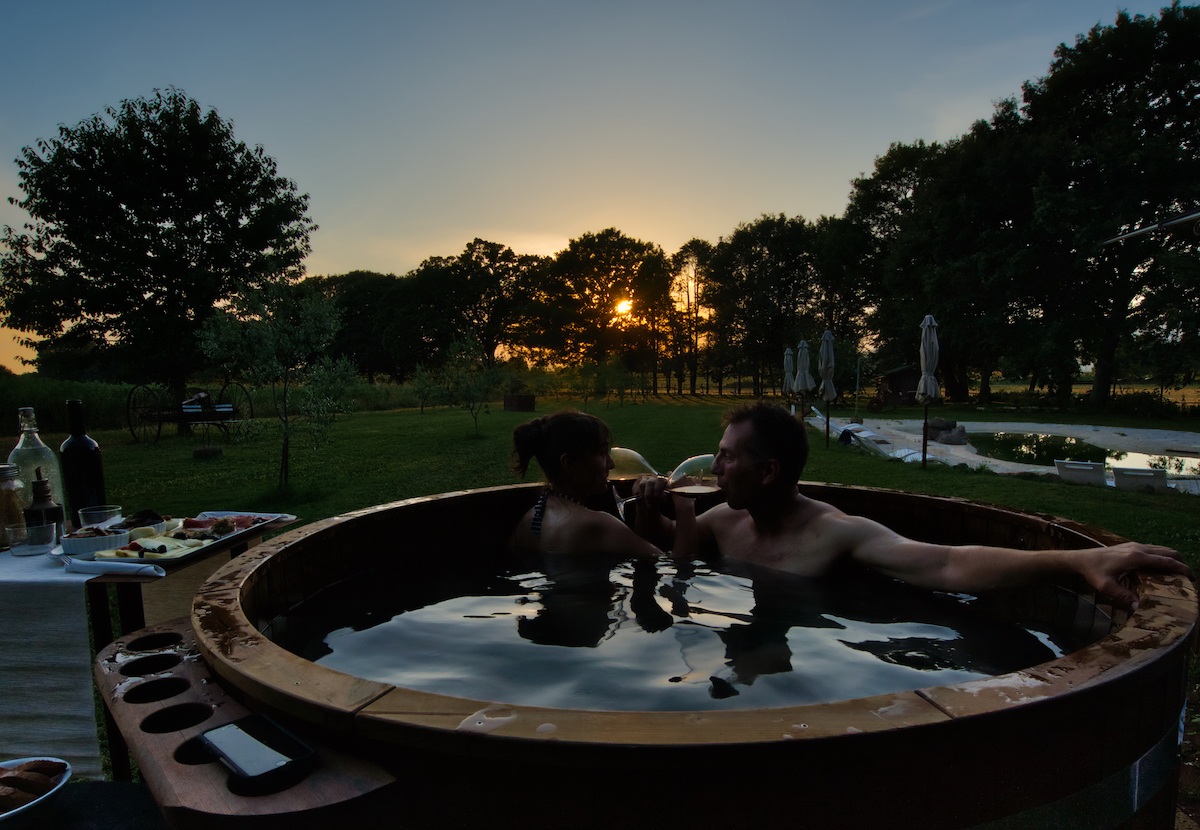 Sant'Egle sunset hot tub dinner - photo by Mike Shubic of MikesRoadTrip.com