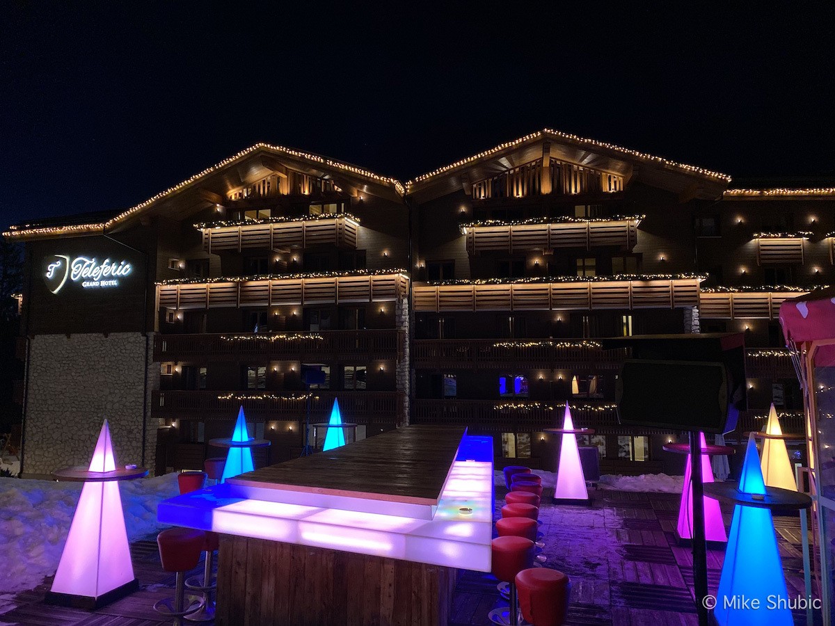 Après-ski at Teleferic Hotel in Poiana Brasov - Photo by: MikesRoadtrip.com