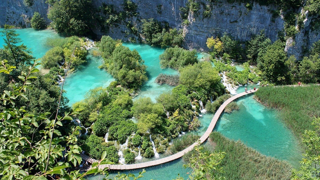 croatia road trip guide to Plitvice lakes