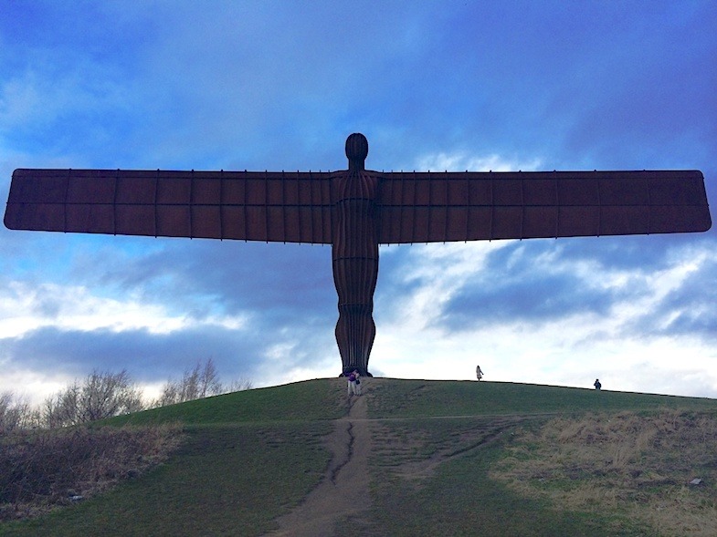 Angle of the north roadside attraction in the UK