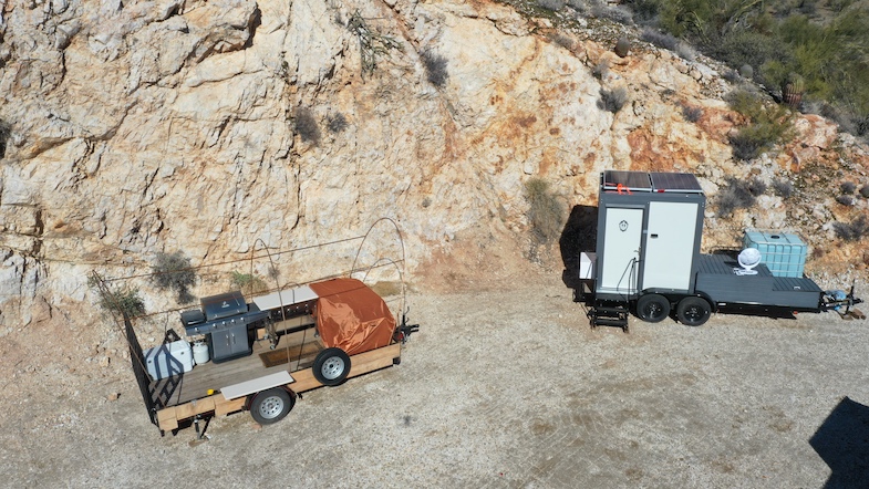 Cooking station and bathroom at Luxury Gold Mine