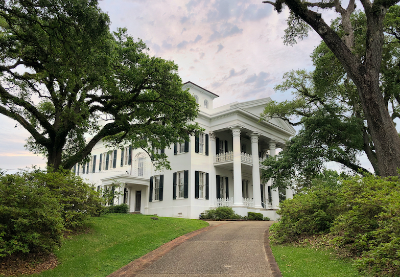 One of the best Small Town Road Trip Destinations for 2022 is Natchez Mississippi 