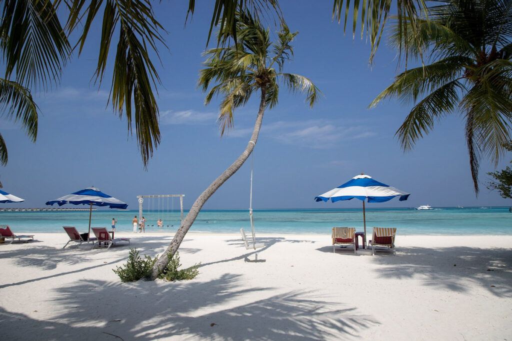 beach at kandima maldives