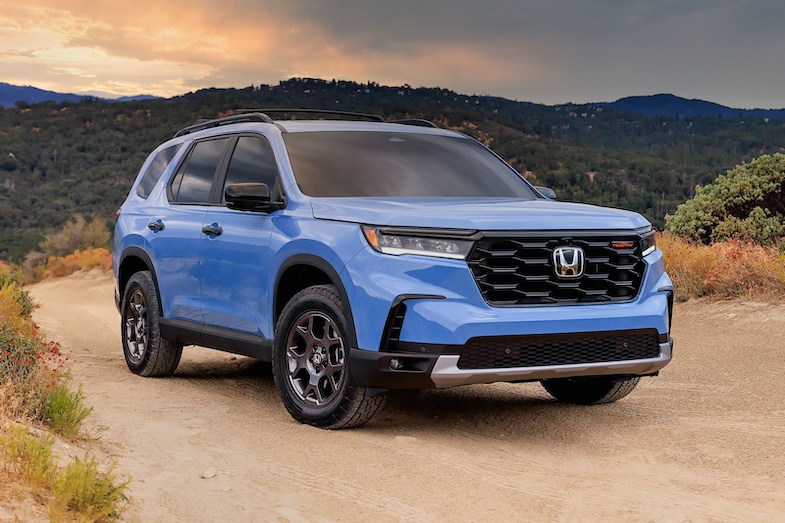 top 10 best road trip suvs for 2023