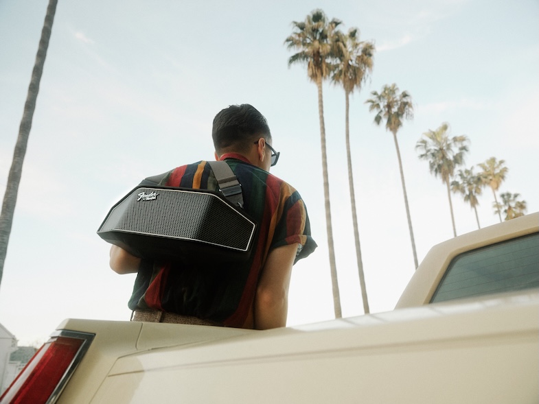 Fender x Teufel ROCKSTER CROSS is a hip and retro looking outdoor speaker