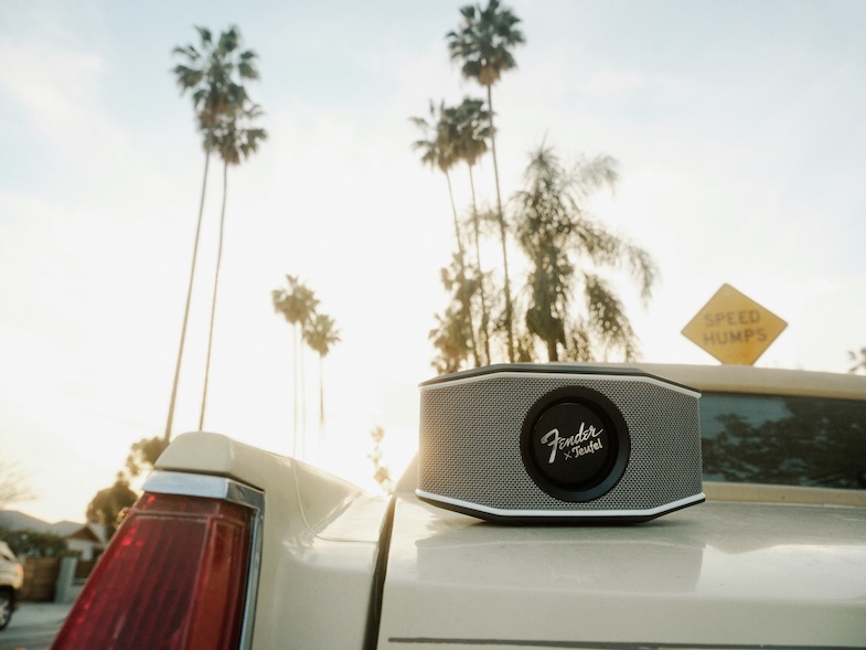 Fender x Teufel ROCKSTER GO 2 is a small outdoor speaker